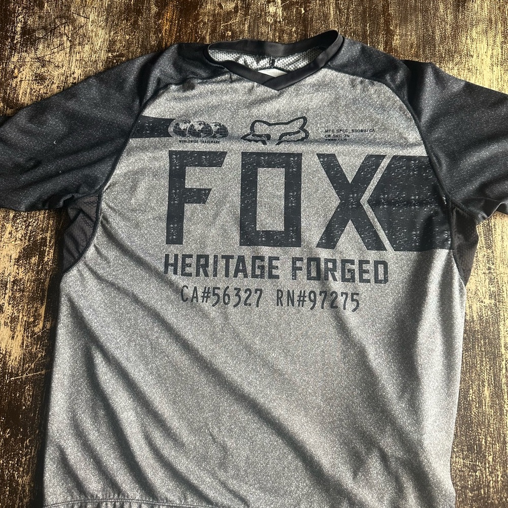 Fox Men's Black and Gray Heritage Forged Tee
